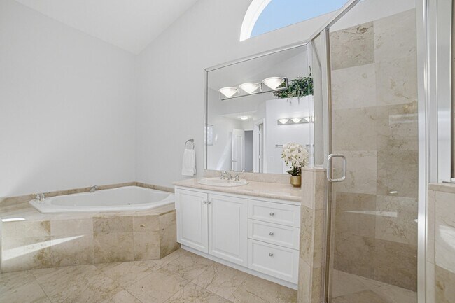 Building Photo - 2519 Barcelona Dr