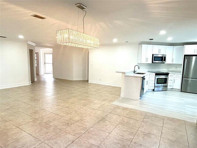 Building Photo - 6020 Verde Trail S