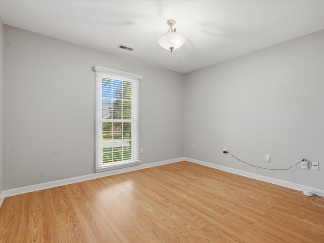 Building Photo - 9437 Fairmead Dr