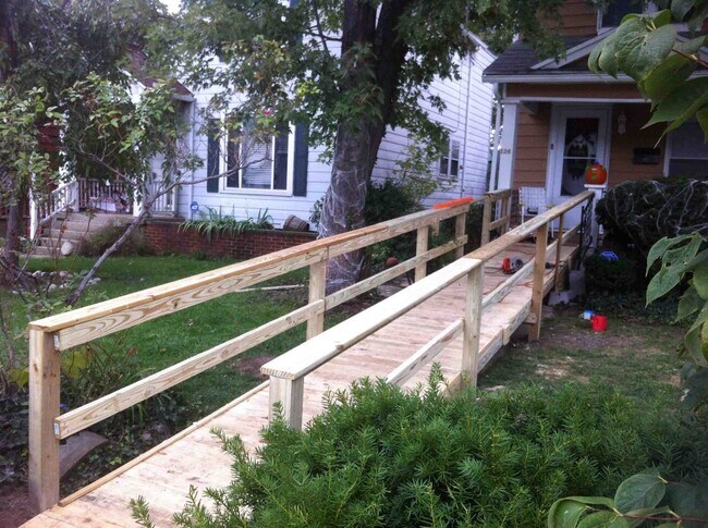 Building Photo - Pretty 3 bed 1 bath house detached garage in Walnut Hills, minutes from Downtown, WPAFB