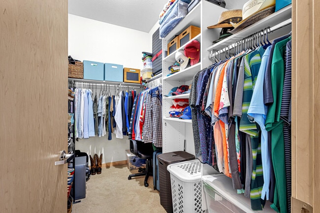 Building Photo - 106 W Seeboth St