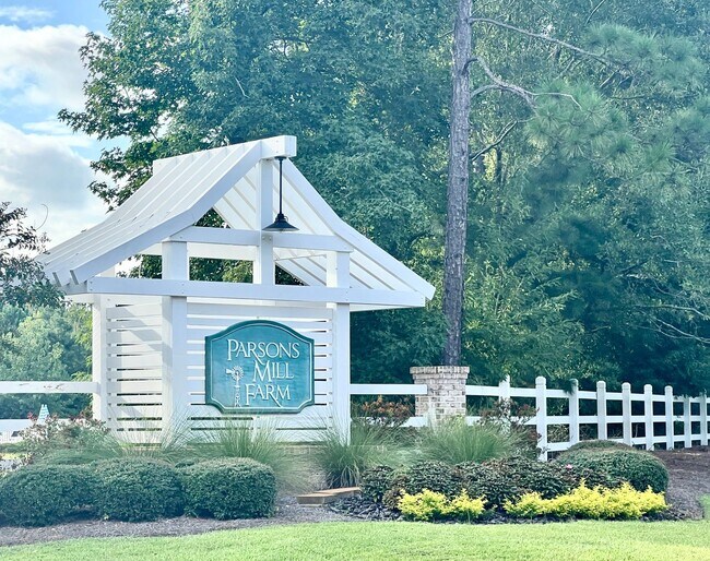 Building Photo - Parsons Mill Castle Hayne, 4BR, 2 Car Gara...