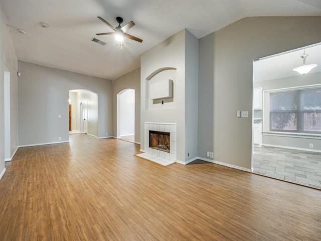 Building Photo - 734 Winding Oak Bend