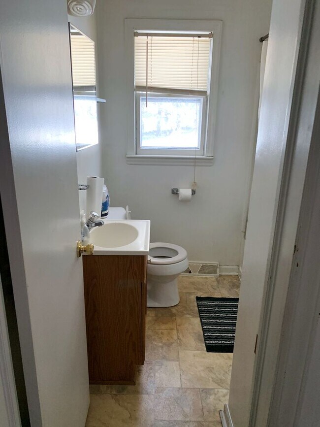 Building Photo - 2 Bed 1 Bath Blacksburg Home