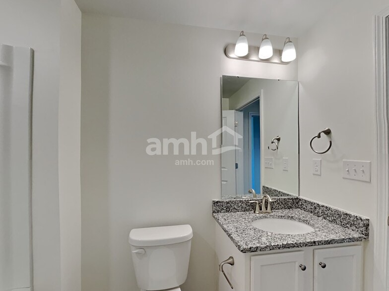 Building Photo - 183 Larragan Dr