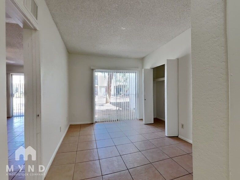 Building Photo - 2828 E Tierra Buena Ln