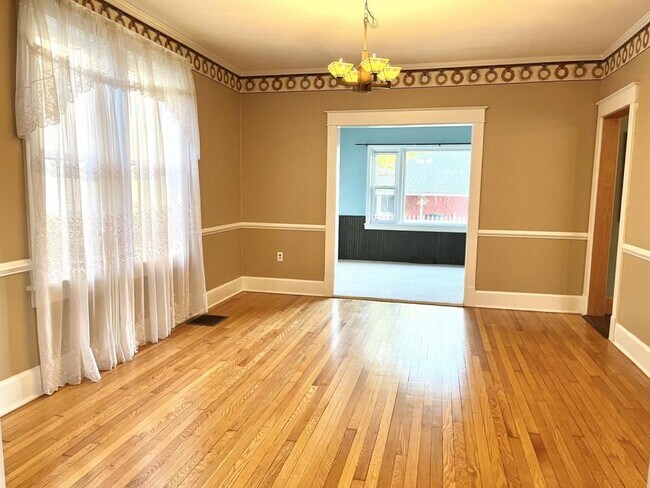 Building Photo - 1106 Country Club Rd