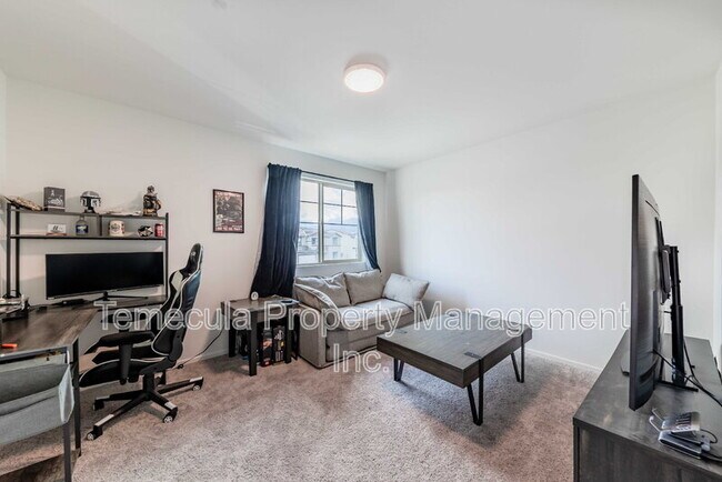 Building Photo - 4872 Goldfinch St