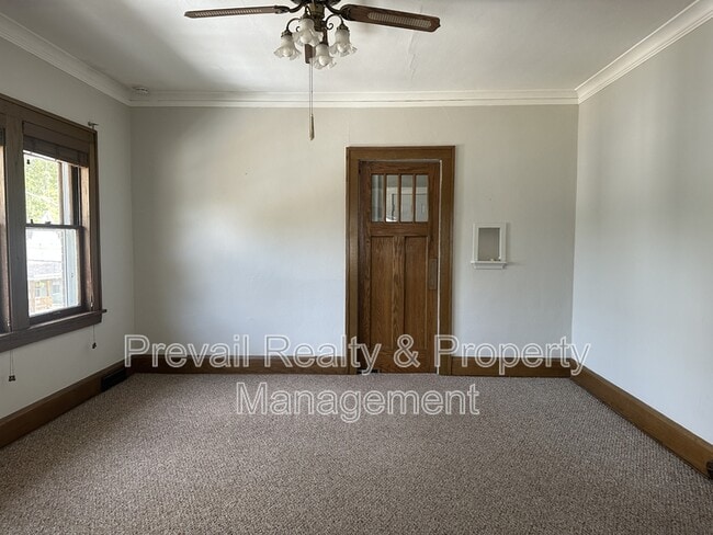 Building Photo - 127 Regan St