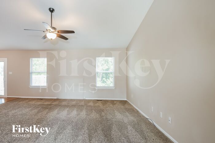 Building Photo - 3017 Valley Oaks Dr