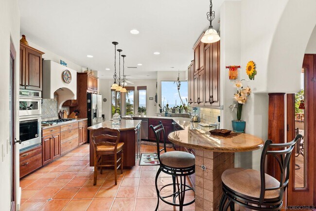 Building Photo - 701 N Granados Ave