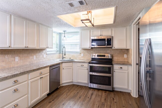 Building Photo - 4015 Postwood Dr