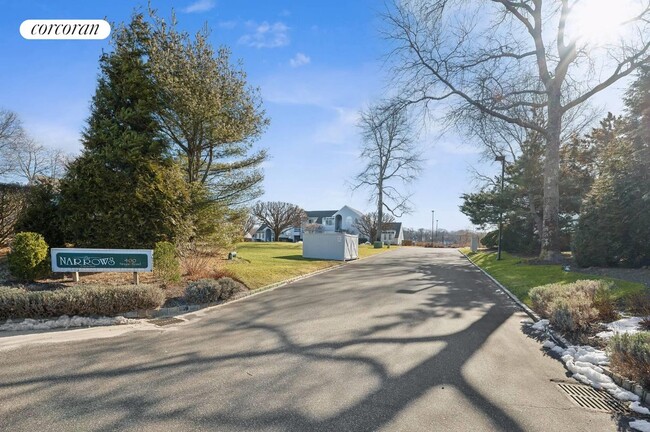 Building Photo - 400 Noyack Rd