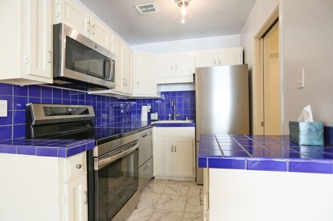 Building Photo - 439 Greenwich St