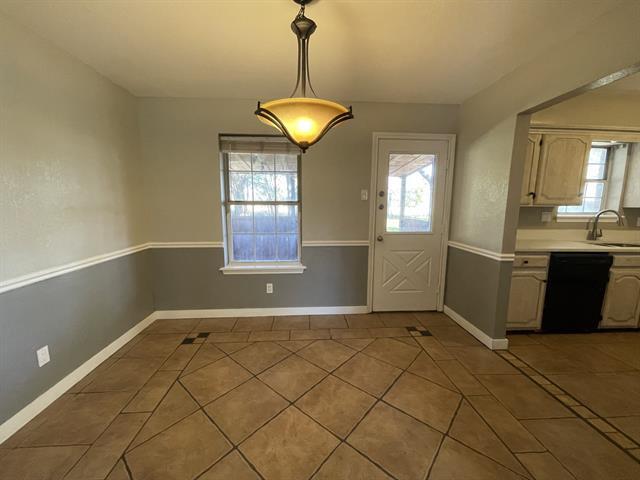 Building Photo - 113 Deerwood Ln