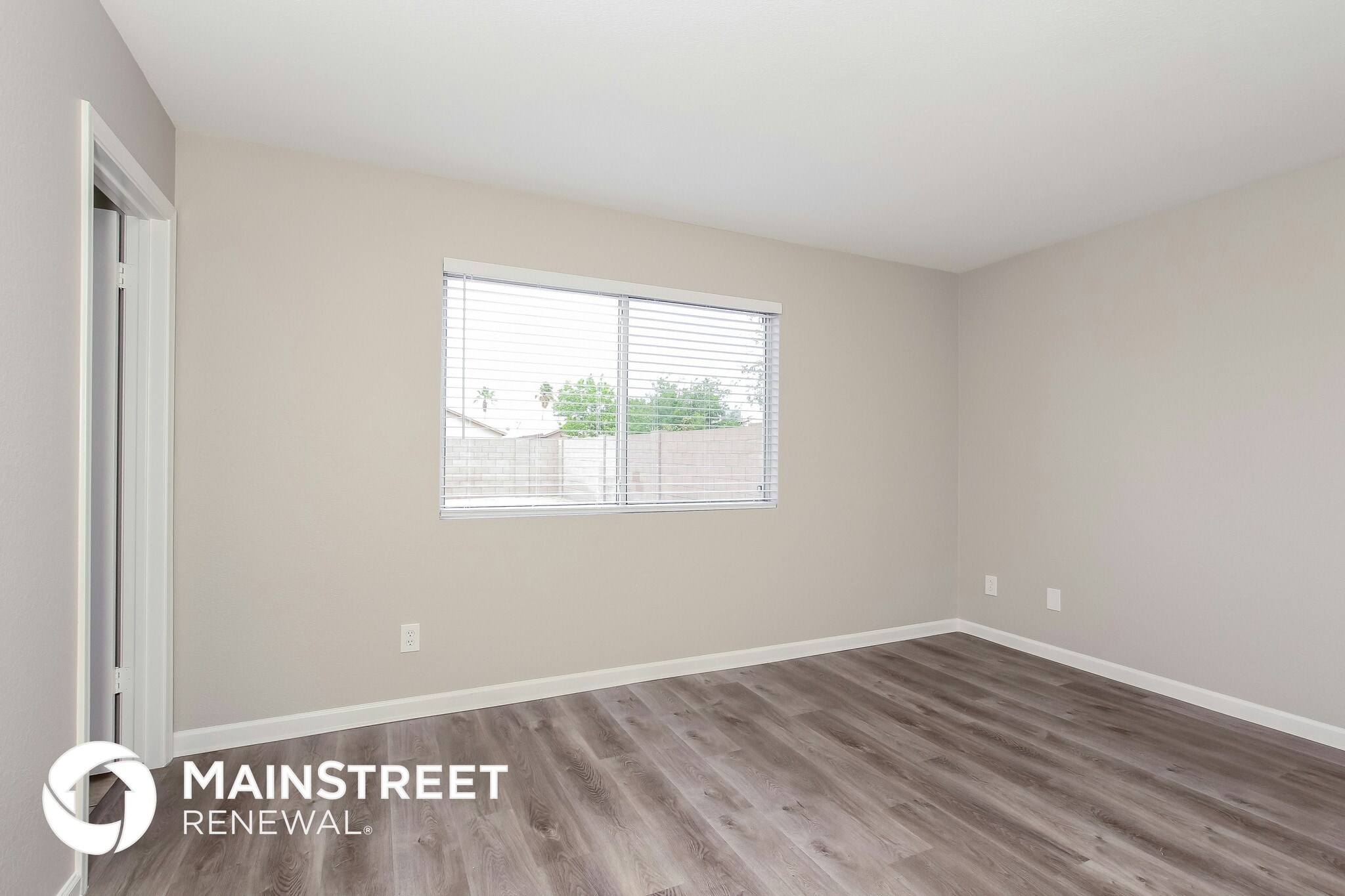 Building Photo - 10730 W Glenrosa Ave
