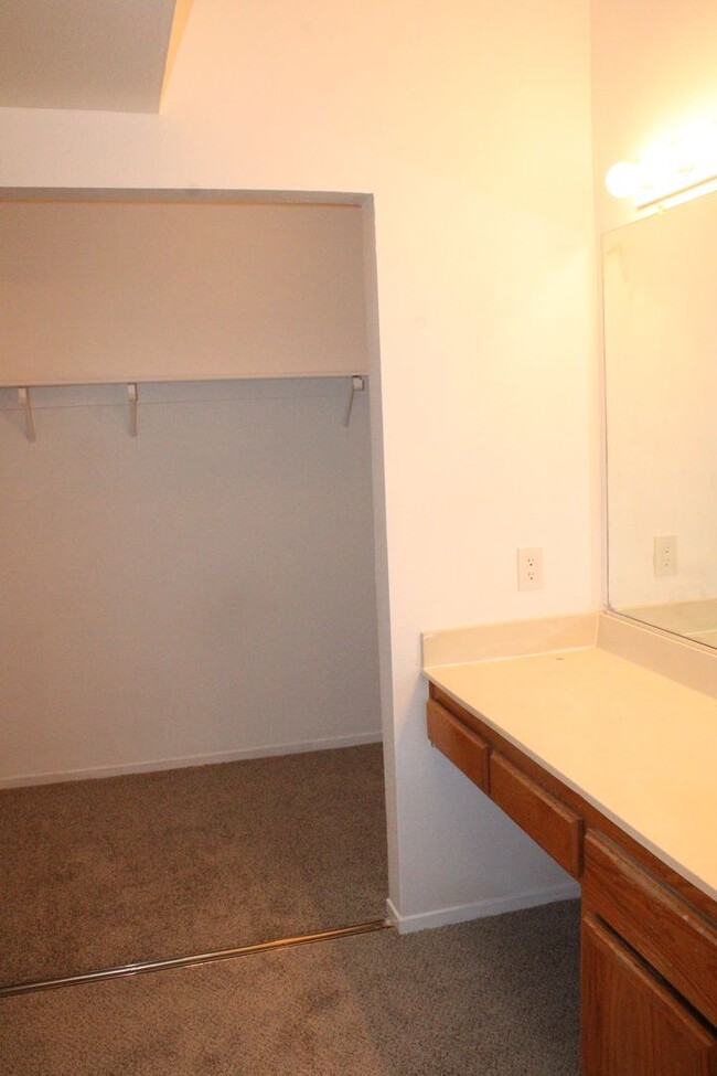 Building Photo - Single Story 3 Bedroom, 2 1/2 Bathroom Tow...