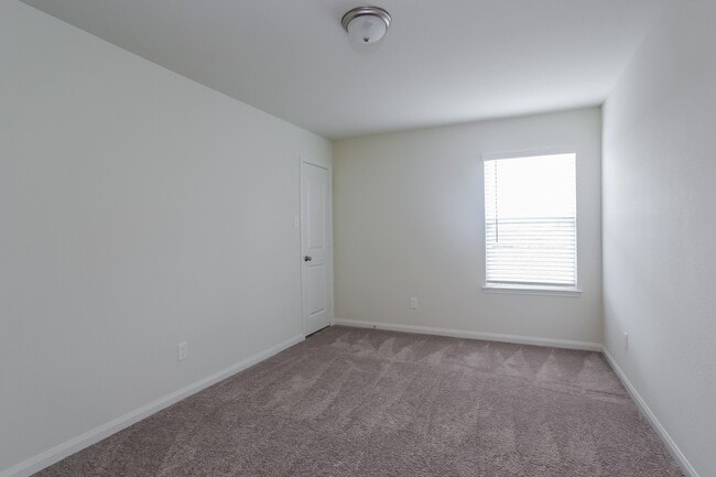 Building Photo - 27008 Leonardo Dr