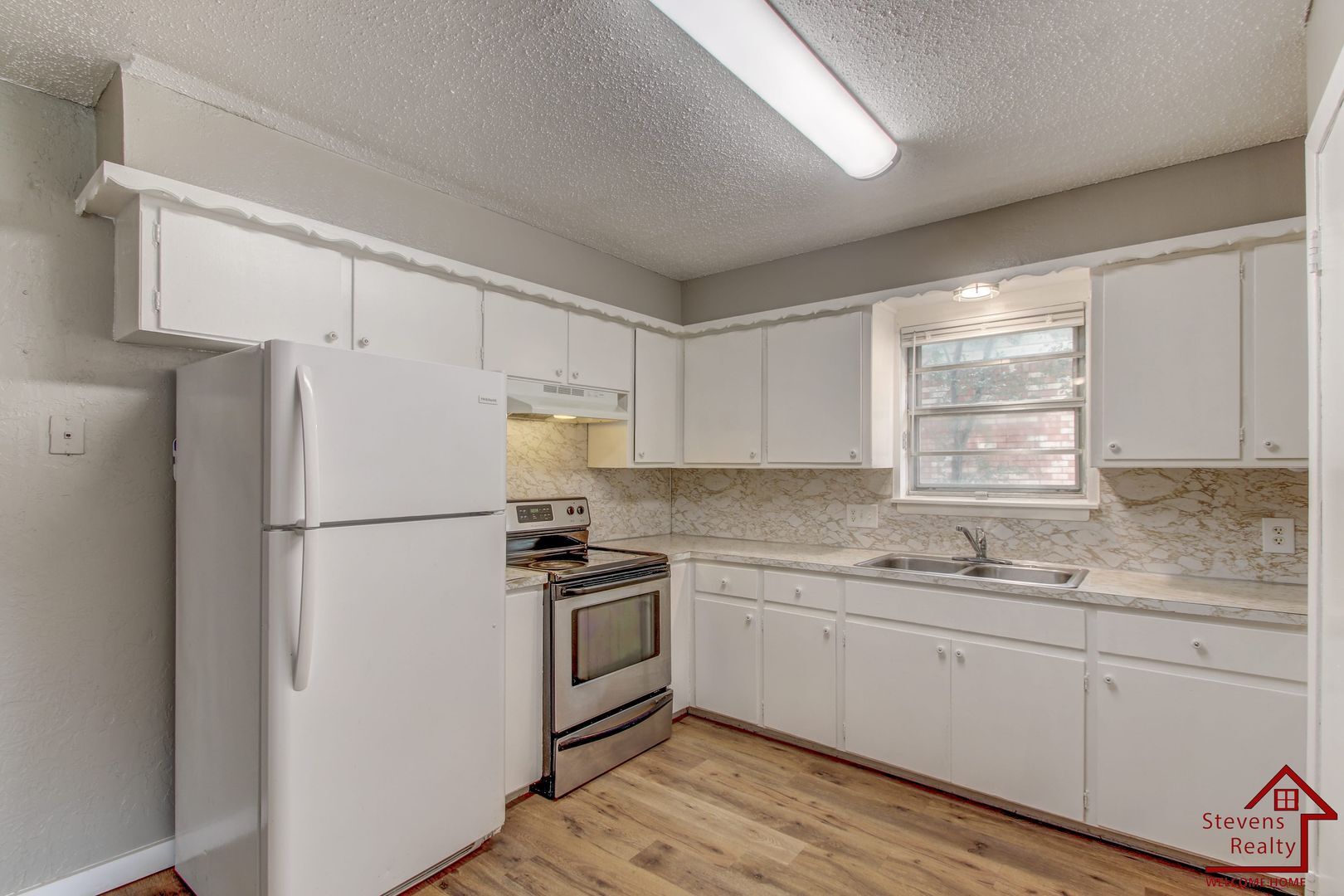 Building Photo - 4910 NW Pollard Ave