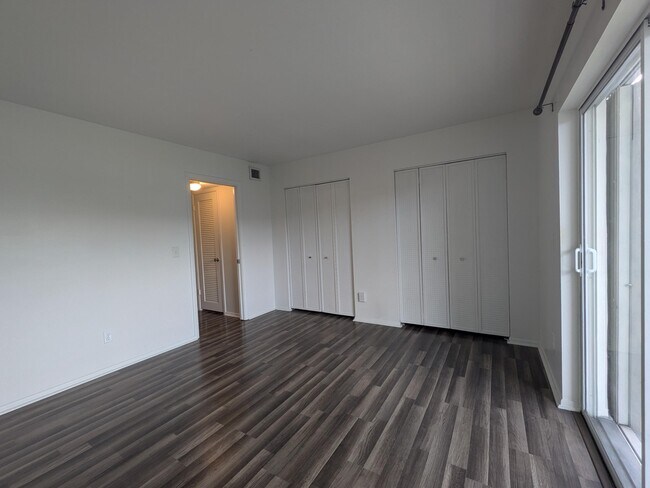 Building Photo - 131 Doolen Ct