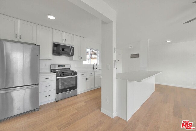 Building Photo - 3701 Coliseum St