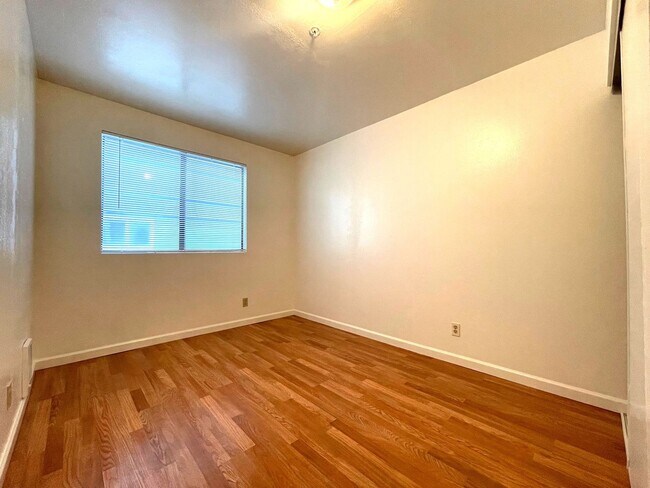 Building Photo - Nice and clean 3 beds 2 baths located in conveniently Laurel District.