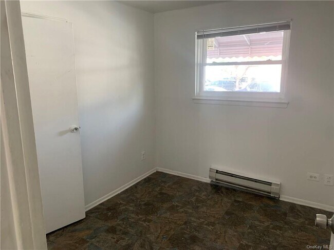 Building Photo - 347 Taylor Ave