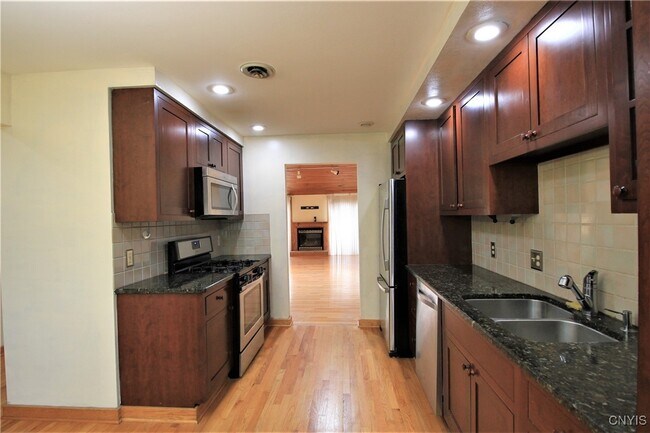 Building Photo - 222 Shuart Ave