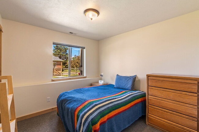 Building Photo - For Rent – Lower-Level Duplex in Sheridan