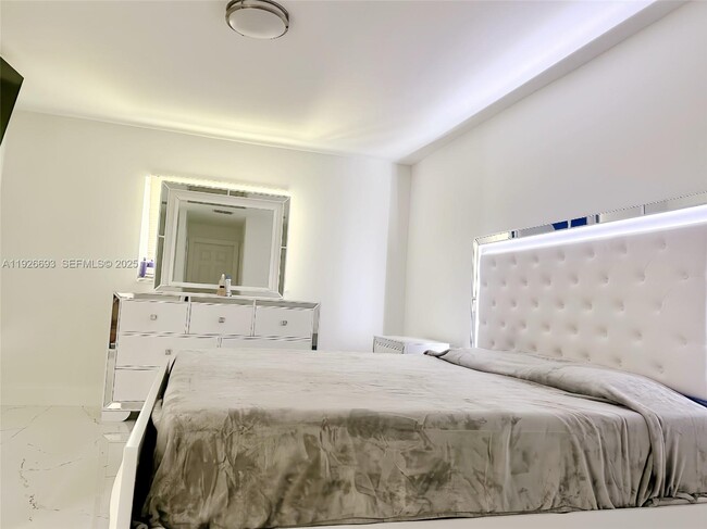 Building Photo - 1716 NE 6th Pl