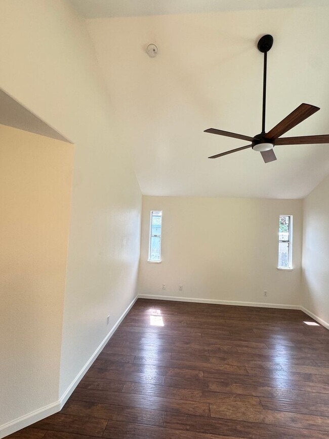 Building Photo - Beautifully Remodeled 3-Bedroom, 2-Bathroom home waiting for you !