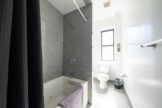 Building Photo - 125 La Salle St