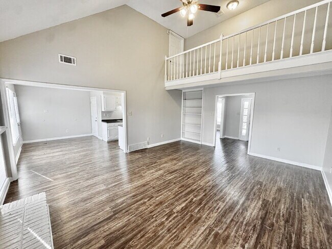 Building Photo - 8569 Kings Cross Cove