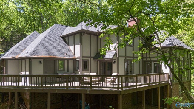 Building Photo - 511 Rainbow Dr