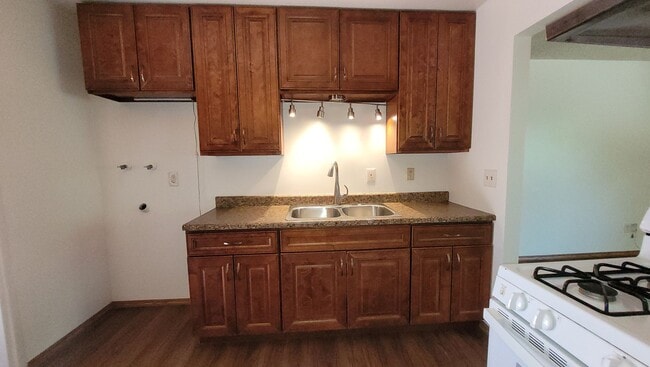 Building Photo - Renovated 2 Bed / 1 Bath