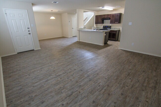 Building Photo - 2105 Oakwood Forest Dr