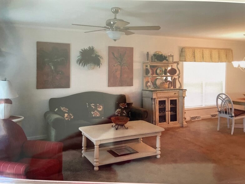 Living and dining area - 108 Bobbys Branch Rd