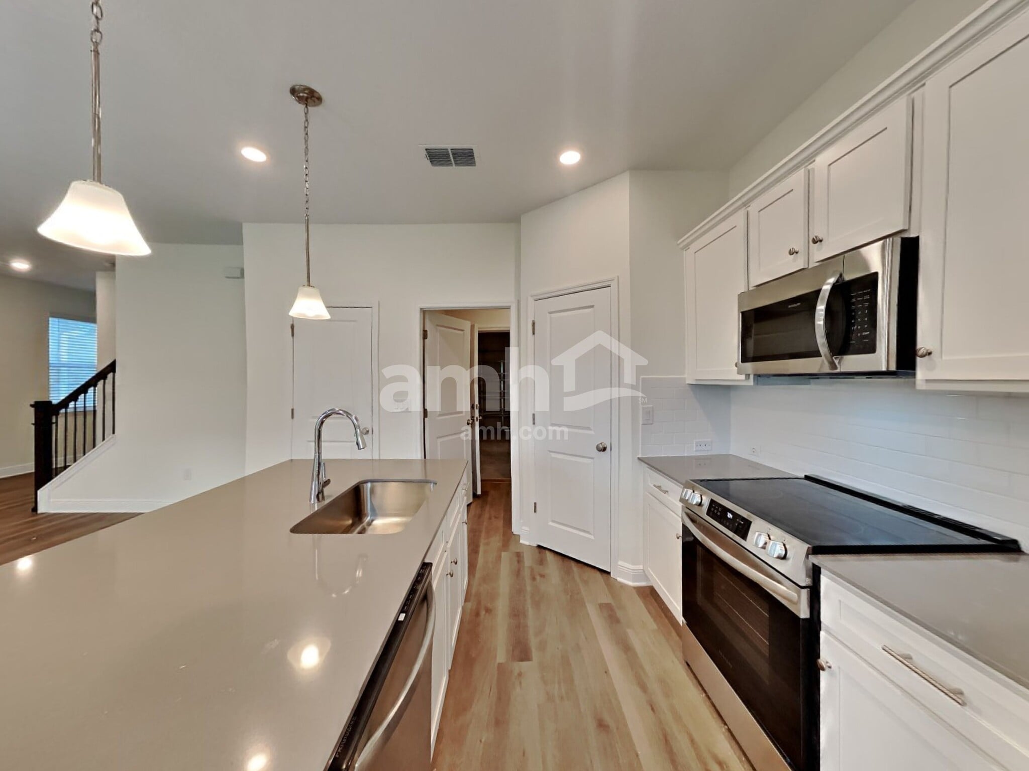 Building Photo - 27173 St Andrews Ave