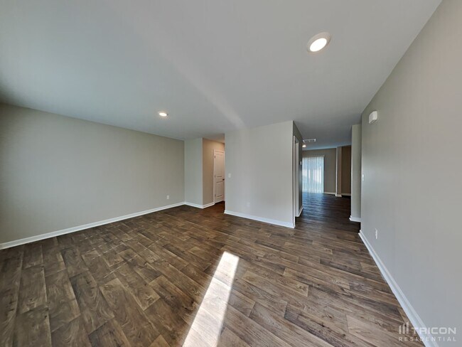 Building Photo - 2020 Longshadow St