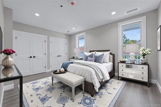 Building Photo - 110 School St