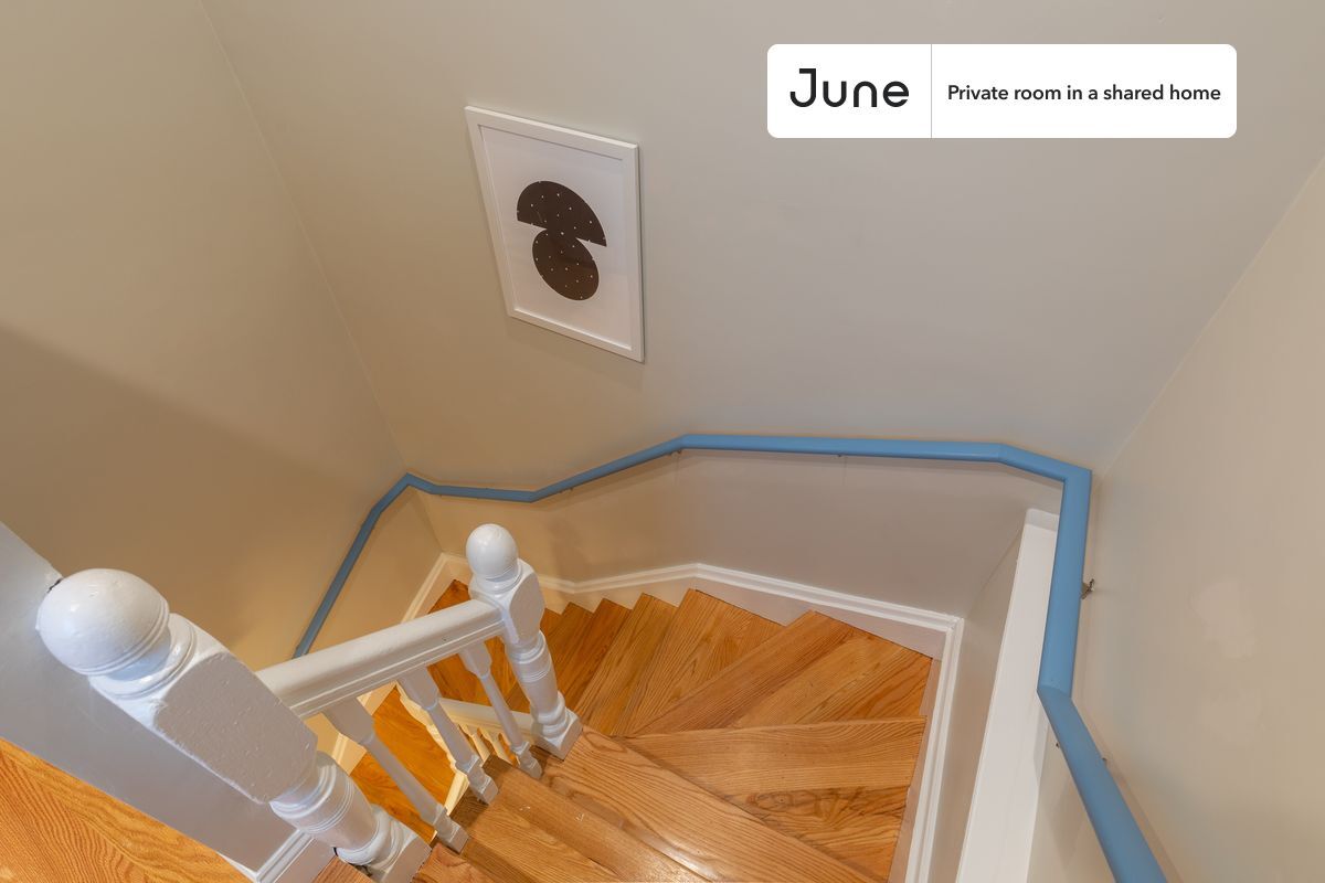 Building Photo - Room in Shared 4 bed/1 bath home