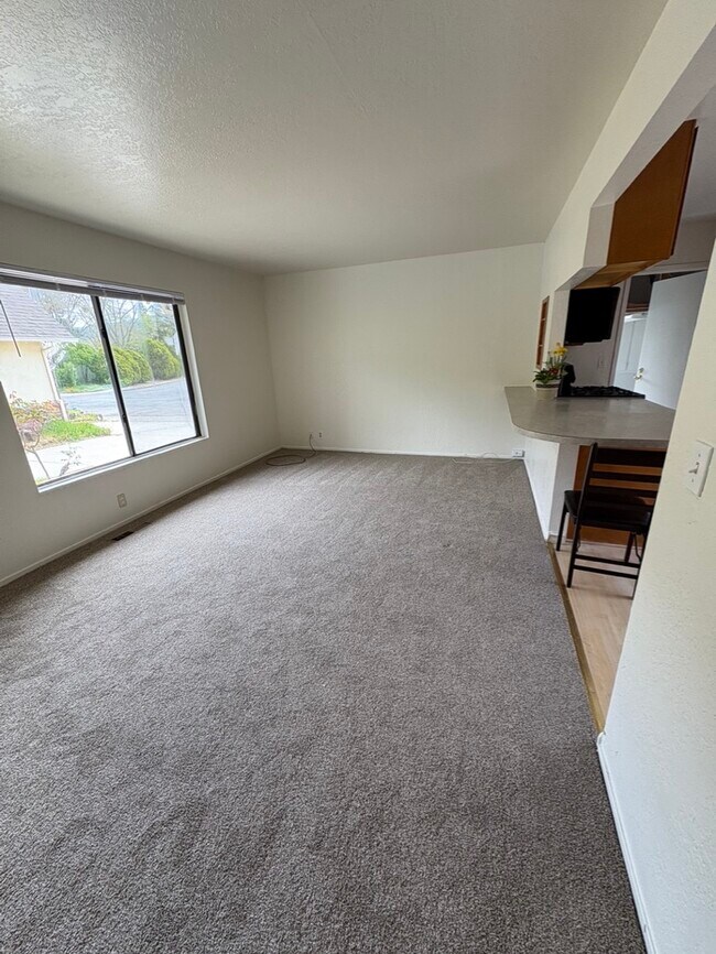 Building Photo - 3955 Princeton Dr