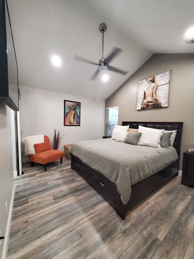 Building Photo - Beautiful 2-Bedroom, 2-Bath Townhome in Gated Community – Section 8 Welcome! Furniture Not Included!