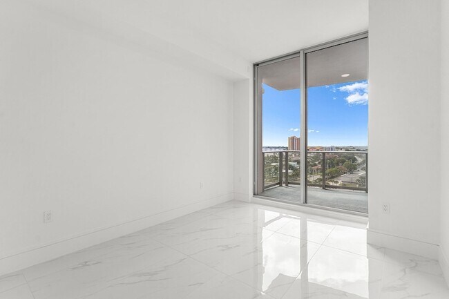 Building Photo - 220 Lake Shore Dr