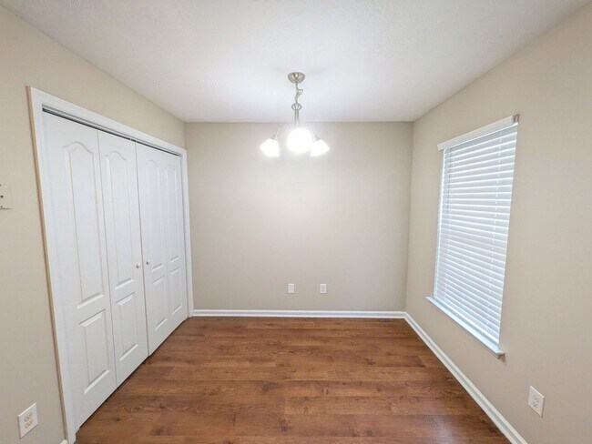 Building Photo - 264 Lynbrook Way