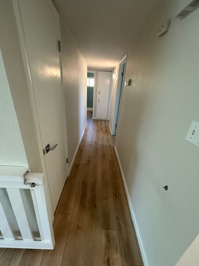 Building Photo - 2647 W Evergreen Ct