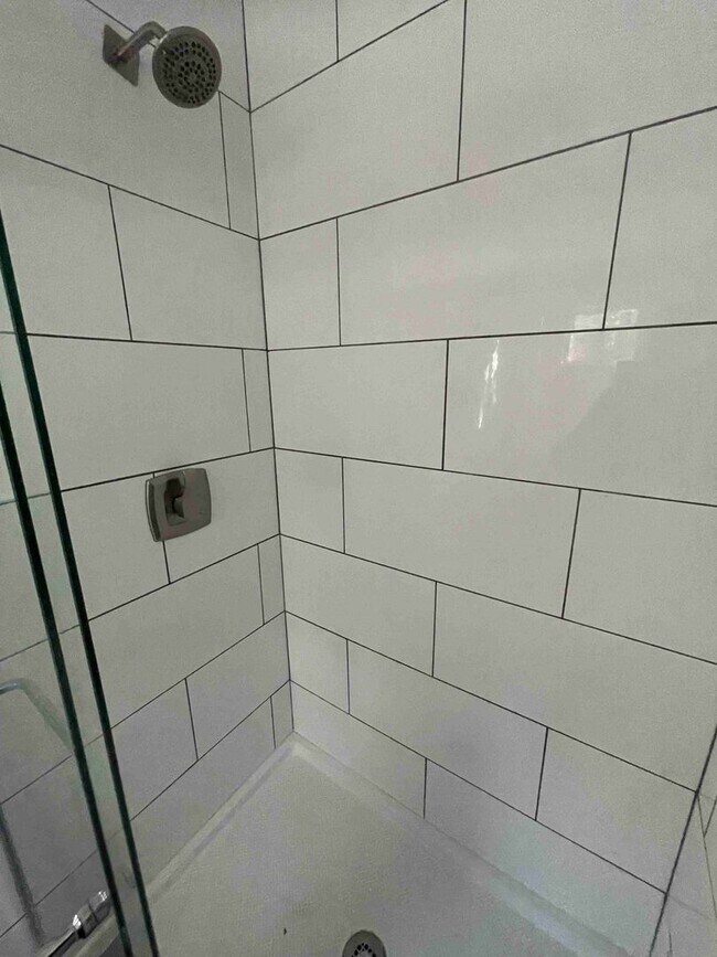 Building Photo - COMPLETELY REMODELED HOME IN QUIET AREA!