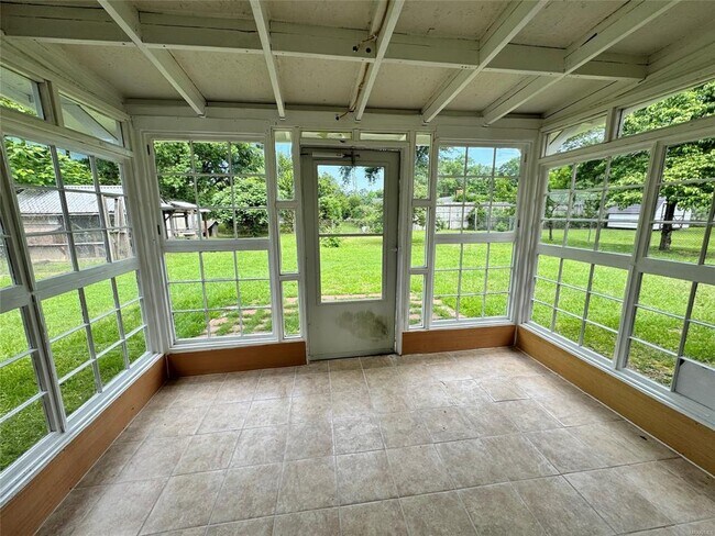 Building Photo - 114 Jackson St