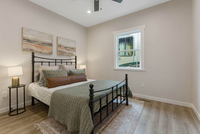 Building Photo - Darling 4 Bed, 2 Bath Home in Spokane!