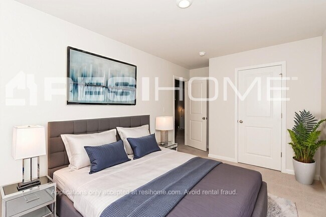 Building Photo - 301 Oakwood Dr NW